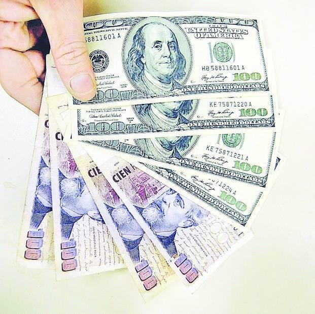 El dólar rompió todos los récords: $16,15 el oficial y $16,35 el paralelo
