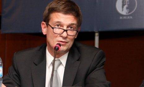 Ercolini separó de su cargo al funcionario judicial que ofende a un policía por un llamado
