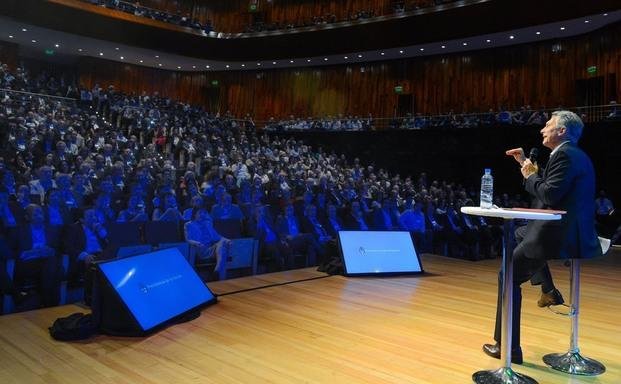 Fuerte respaldo del Presidente a 3 funcionarios de la primera línea