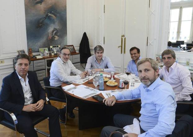 Gabinete: Macri no descarta más cambios y habló sobre Prat-Gay