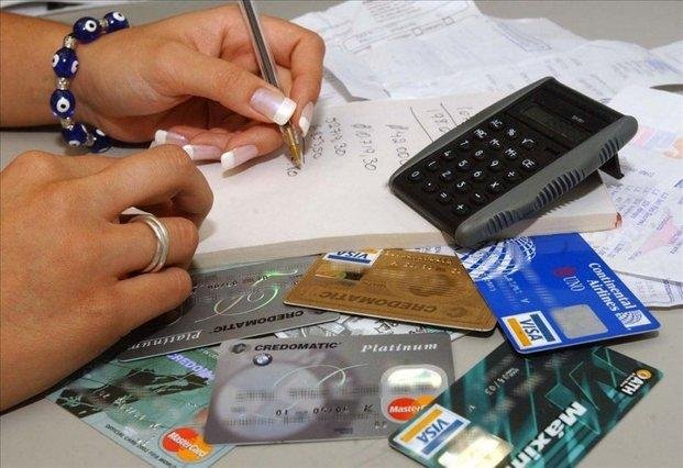 Las tarjetas cada vez más “pesadas” por cuotas acumuladas