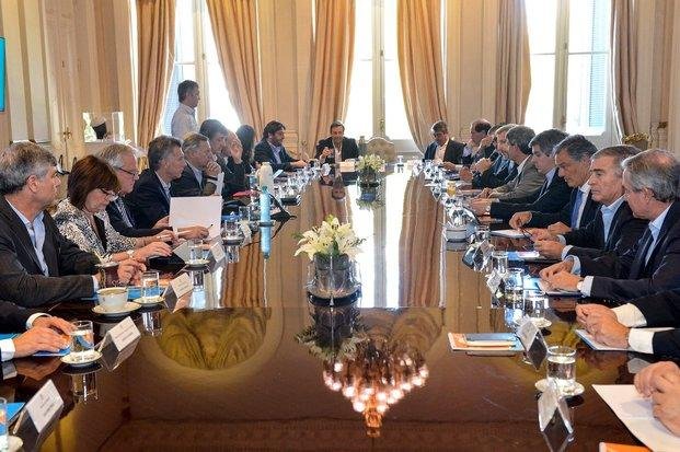 Macri analizó con sus ministros el acuerdo con la CGT para reformar Ganancias