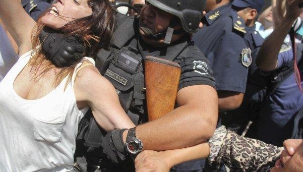 Ministro jujeño sobre golpes a diputada kirchnerista: "Estaba histérica y agresiva"