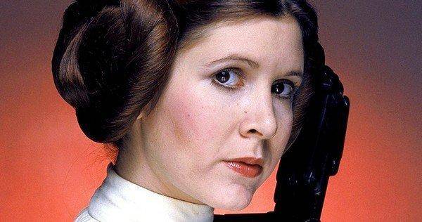 Carrie Fisher, actriz de Star Wars, sufrió un infarto durante un aterrizaje