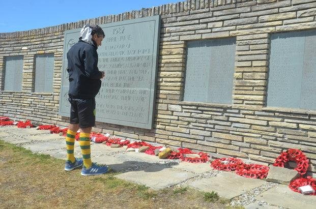 Corrió 250 kilómetros en Malvinas uniendo cementerios argentinos y británicos