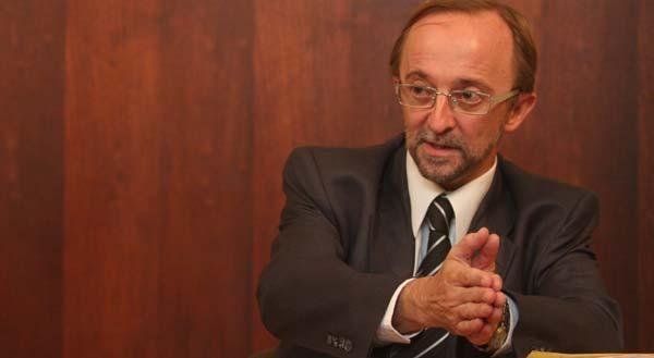 Evalúan pedir informes al Vaticano sobre curas abusadores de niños sordos