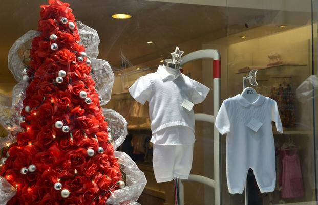 Los centros comerciales ya se engalanan con colores navideños