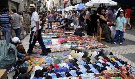 Manteros se instalan en calle Florida 
a cinco años de ser desalojados