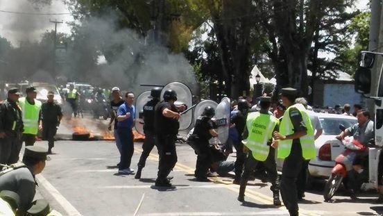 Represión en Pergamino tras reclamo de asistencia por inundaciones