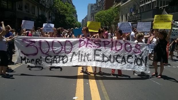 Toman el Ministerio de Educación y denuncian 400 despidos