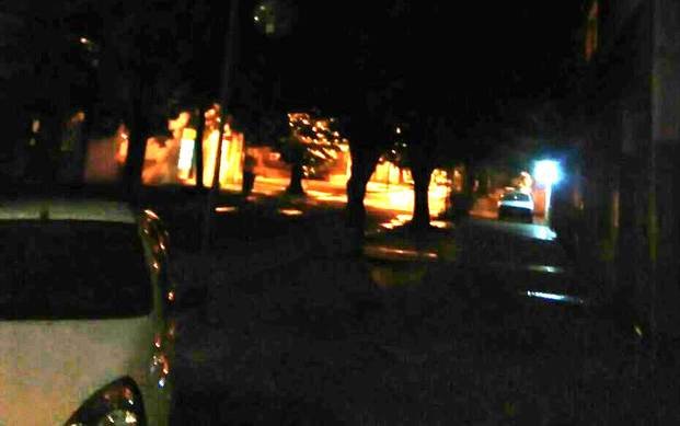 Problemas con las luminarias en 61, 15 y 16: "Es
una boca de lobo"