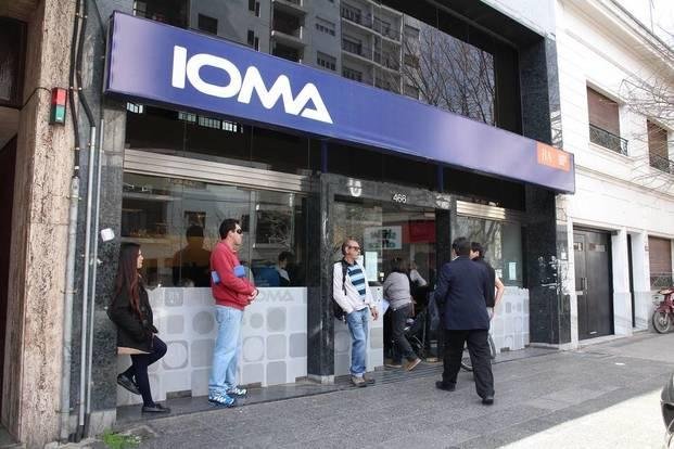 Crece la polémica entre médicos y el IOMA por recorte de los padrones
