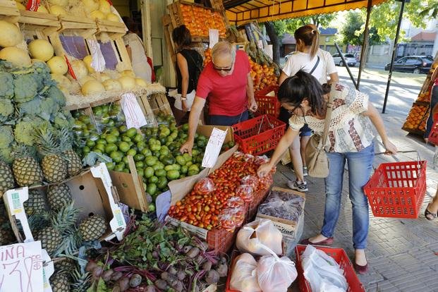 El 80% de la producción y verdulerías de la Ciudad está en manos de familias bolivianas