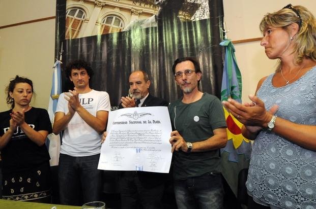 La UNLP distinguió con el título "Doctor Honoris Causa" a Jorge Julio López