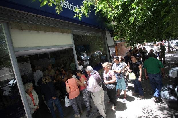 Largas colas para cobrar la jubilación