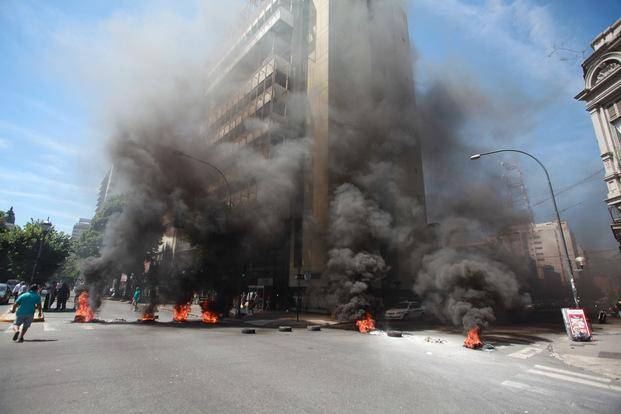 Nueva protesta de vendedores ambulantes contra operativos de la Comuna