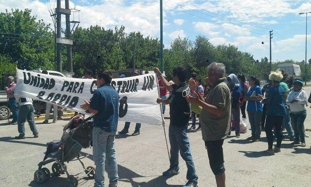 Usurpaciones: una movilización con corte de calles en Melchor Romero