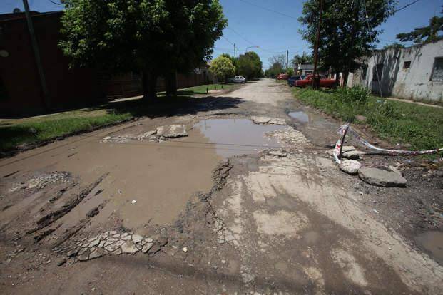 Vecinos de la periferia, hartos de los baches en las calles
