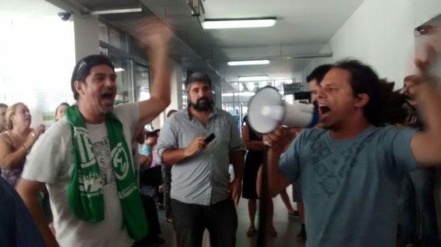 Estatales protestaron en las instalaciones del Ministerio de Salud