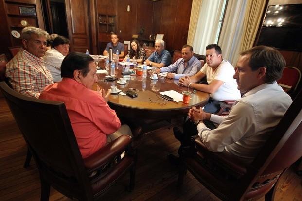 Se acordó una suba salarial del 18% para los Municipales y un bono de $1.500