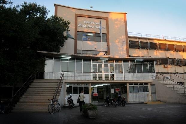 Apuñalan a joven que discutió con  la ex pareja de su mamá en 13 y 76