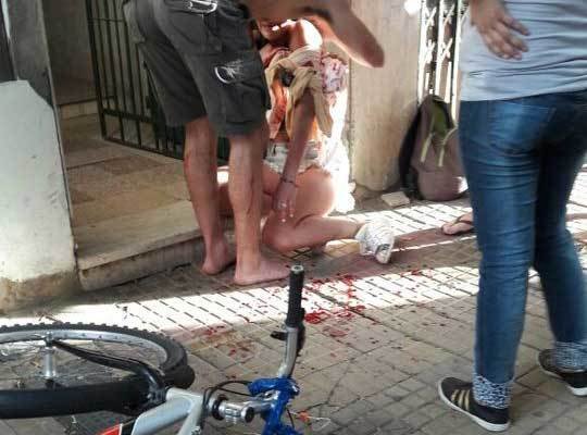 Apuñalaron a una chica para sacarle una bicicleta cerca de la Terminal