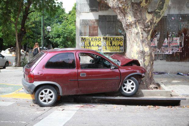 Dos heridos en violento choque céntrico