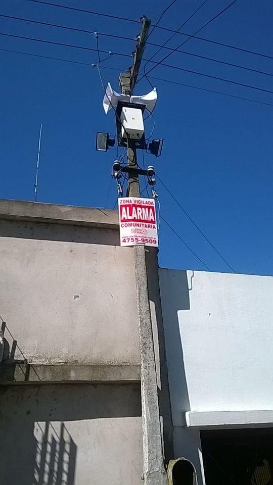 En Tolosa dice que cercaron el barrio con alarmas privadas