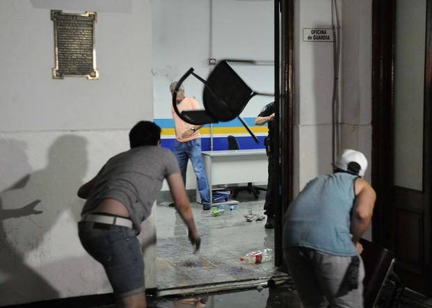 Relevan a la cúpula de la comisaría de Flores tras los incidentes por el asesinato de Brian