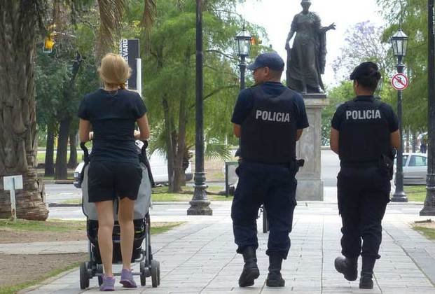 Simulaba ser policía y lo acusan de 18 ataques sexuales en Rosario