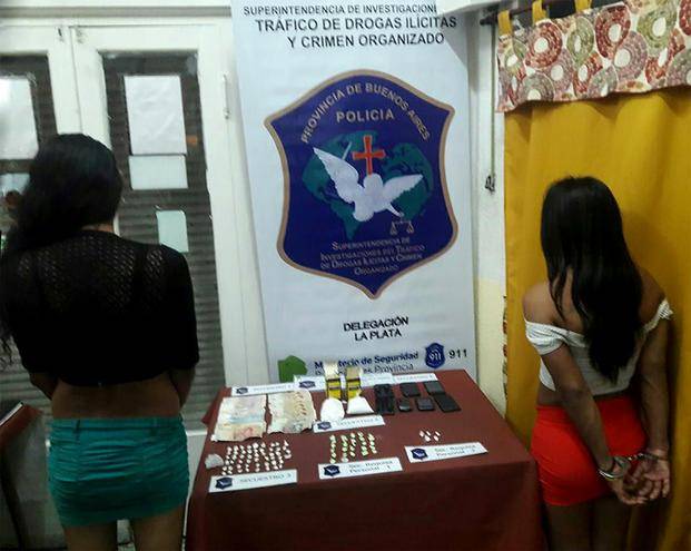 Zona roja: cayeron dos travestis y la dueña de un restó por venta de droga