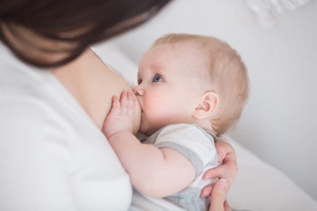 La lactancia materna minimiza los riesgos respiratorios para el bebé