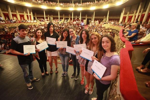Entregaron premios a los mejores promedios de escuelas de la Ciudad