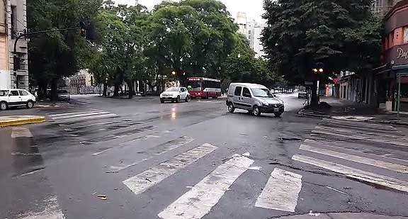 Video: problemas con los semáforos en 5 y diagonal 80
