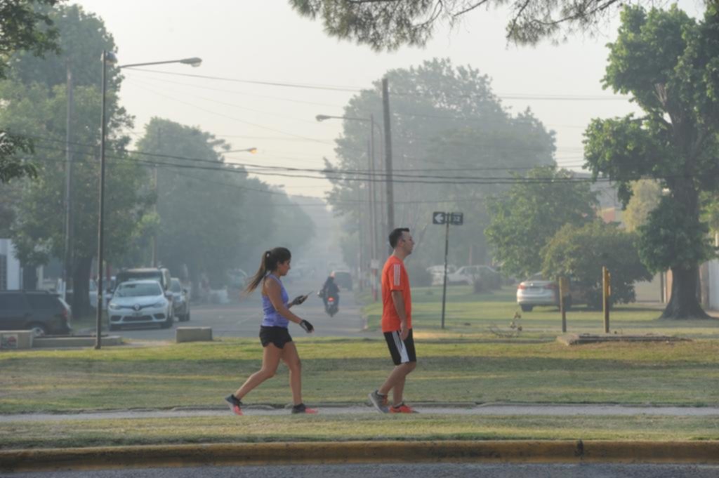 Ardieron pajonales y la Ciudad quedó tapada por la humareda
