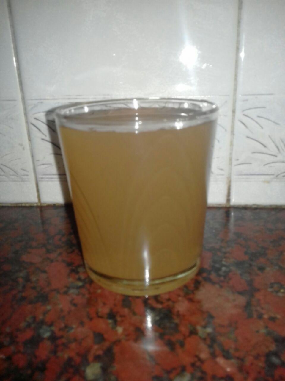 Reclamos por agua turbia en la zona de diagonal 73 y 68