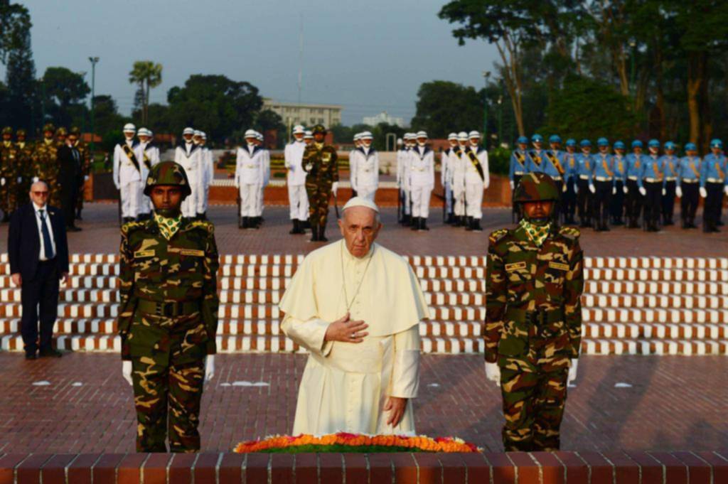 En Bangladesh, el Papa pidió por la minoría musulmana perseguida en la ex Birmania