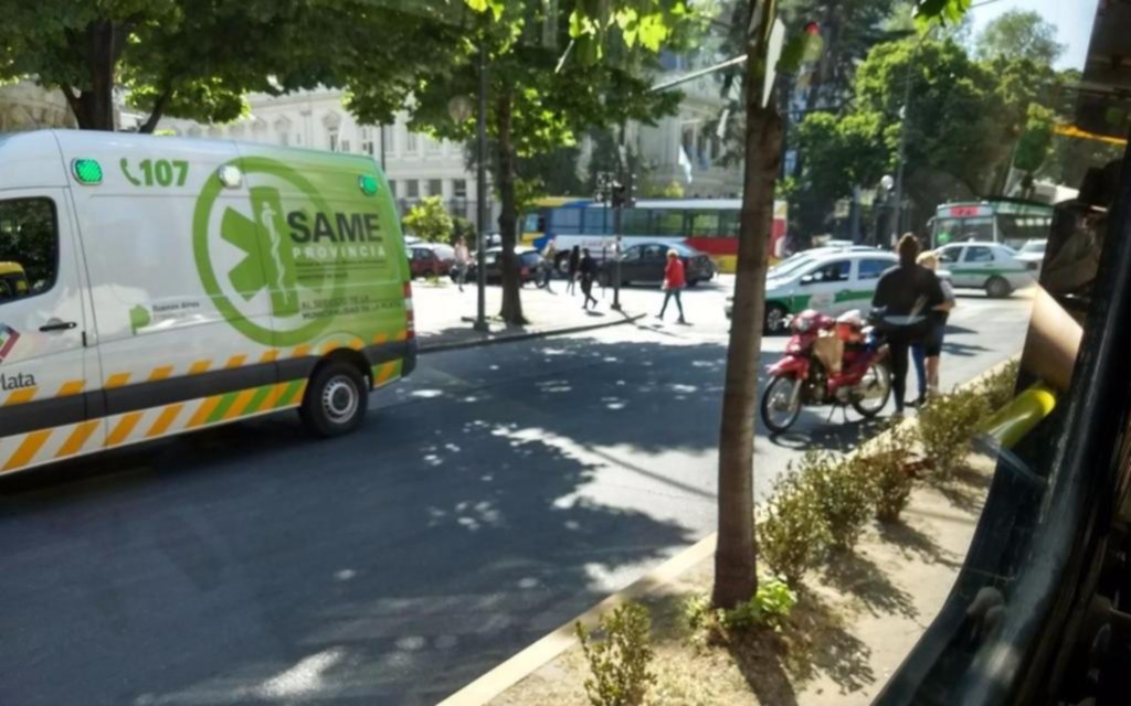 Una mujer herida por un accidente de tránsito en pleno centro platense