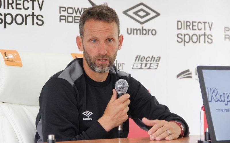 “Tengo en cuenta el rival y la cancha para decidir el once”
