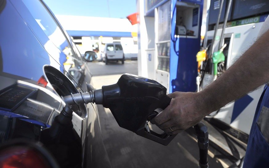 Desde hoy, YPF y Shell suben un 6% los combustibles
