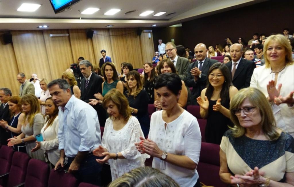 Distinguen en el Colegio de Médicos a los profesionales con 25 y 50 años de servicio