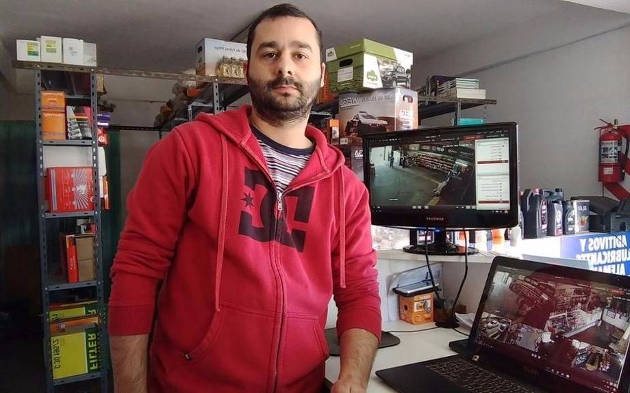 Para entrar, dos alarmas y tres “controles”