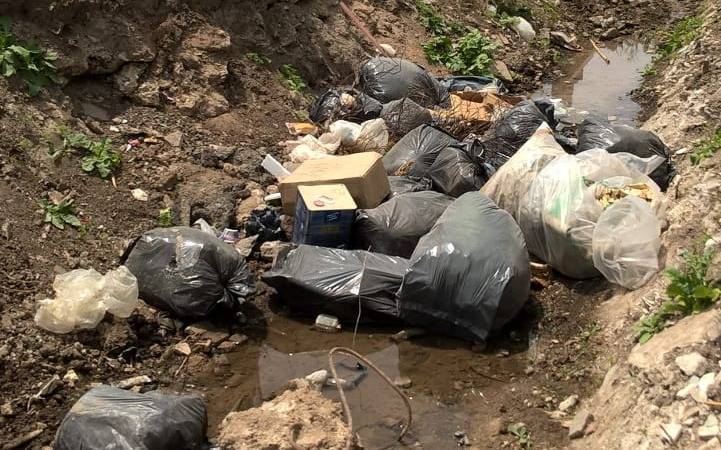 Malestar por acumulación de basura  y olores nauseabundos en 137 y 71