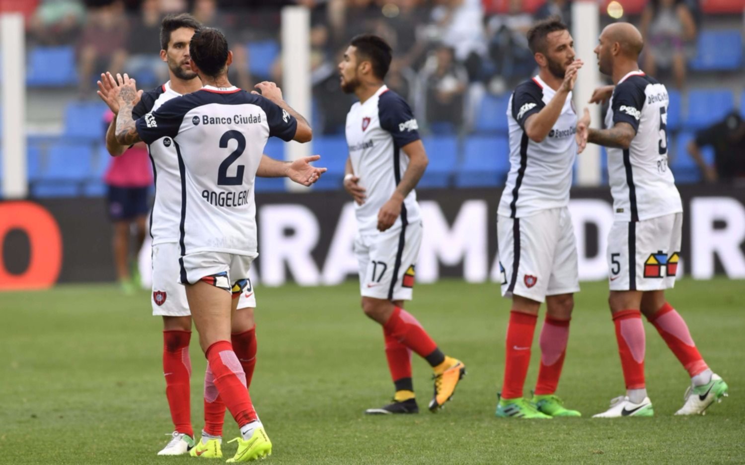 San Lorenzo venció a Tigre en Victoria y hace punta