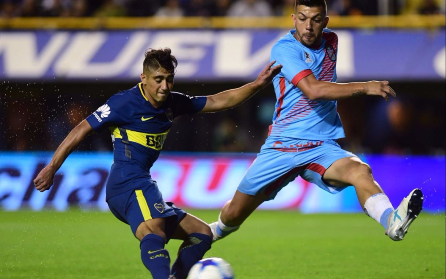 Boca venció a Arsenal en la Bombonera y comparte la cima con San Lorenzo
