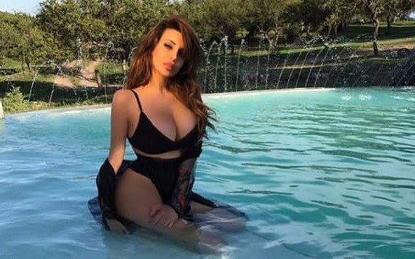  Charlotte Caniggia, muy sensual a la  espera del verano