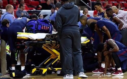Un basquetbolista se infartó en pleno partido