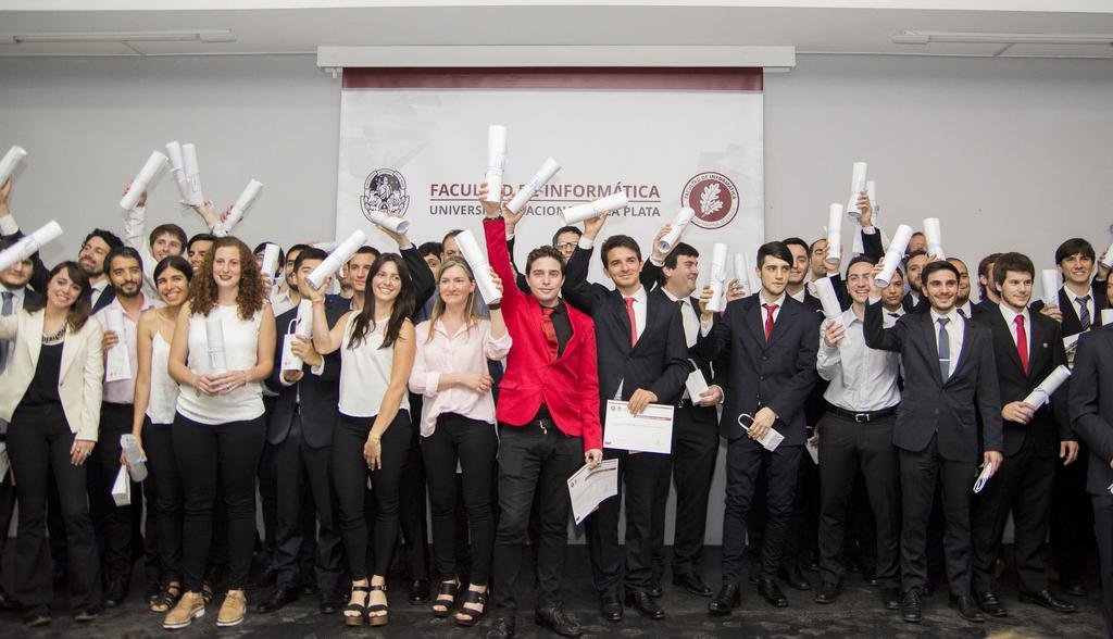 Una emotiva entrega de títulos en Informática
