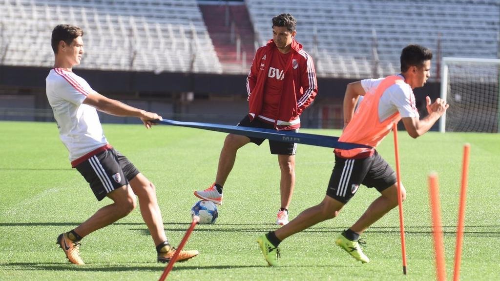 Gallardo no encuentra el once y se le viene la final de la Copa