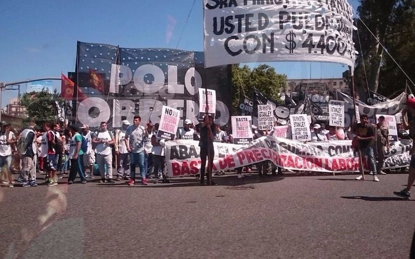 Tras 15 horas, levantaron el acampe en la Avenida 9 de Julio